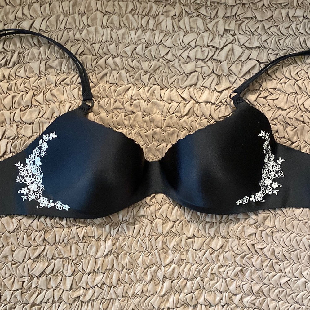 Victoria’s Secret Secret Embrace Seamless Demi Bra 34B